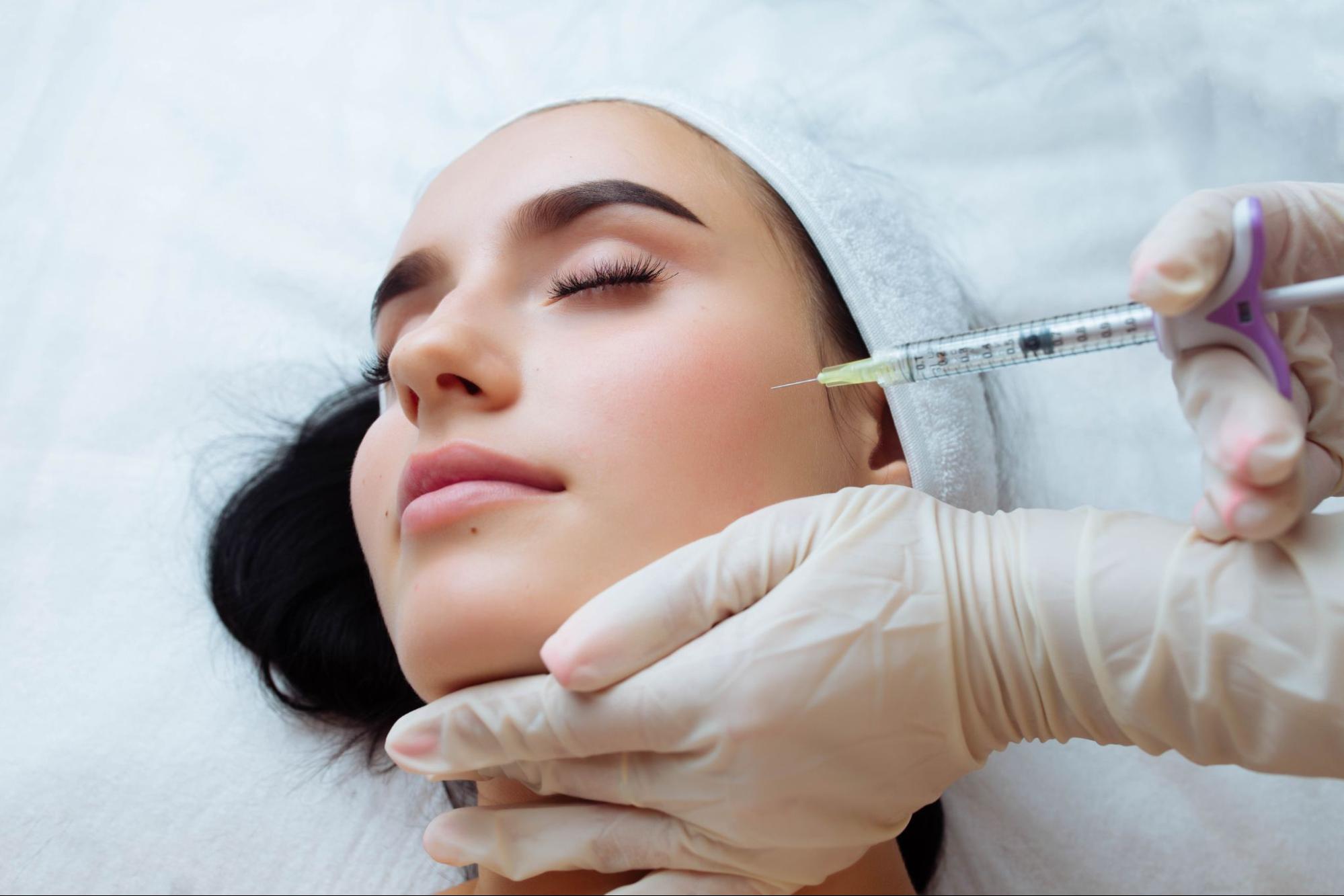 ฉีดฟิลเลอร์ Skin Booster ลดผิวแห้งคันเป็นรอยดำ